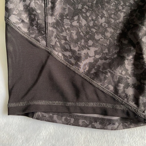 Black/gray patterned biker shorts with pockets - Picture 3 of 7